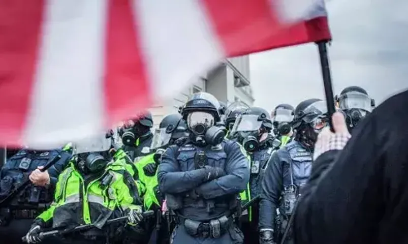 Congressional gold medals to police officers who protected Capitol from rioters on Jan 6