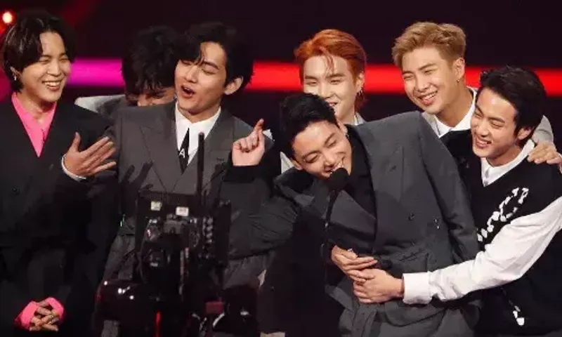 American Music Awards: BTS and Taylor Swift take top awards