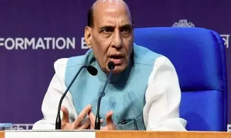 Defence Ministry signs three contracts worth about 5400 crore rupees to bolster defence capabilities