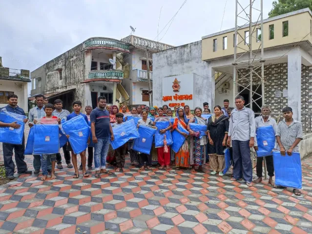 Pro Life Foundation and Bharat Vikas Parishad provide 1,500 tarpaulins to labourers in  six villages near Ankleshwar's Panoli industrial zone