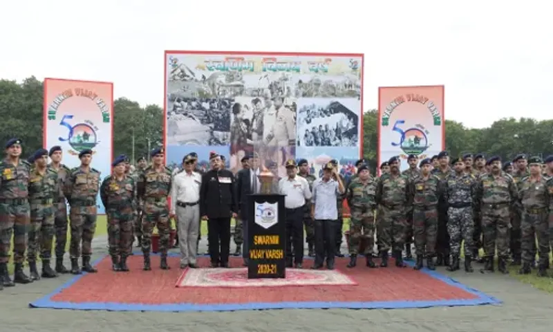 Ceremonial reception of victory flame at Vadodara