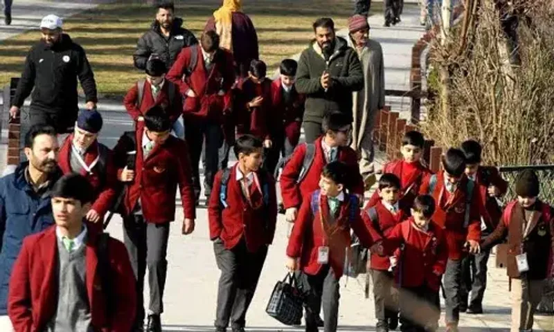New School timings implemented in Srinagar to combat rising temperature