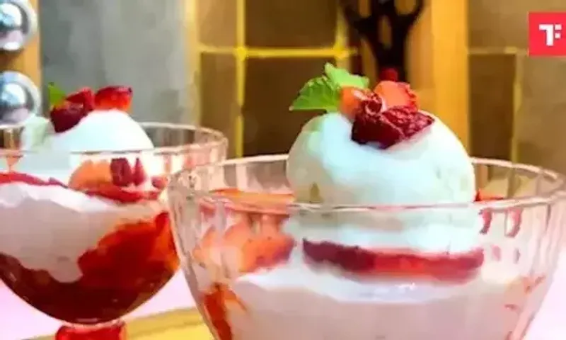 Mulled Strawberry Crumble Recipe: A delicious dessert that's a combination of healthy ingredients