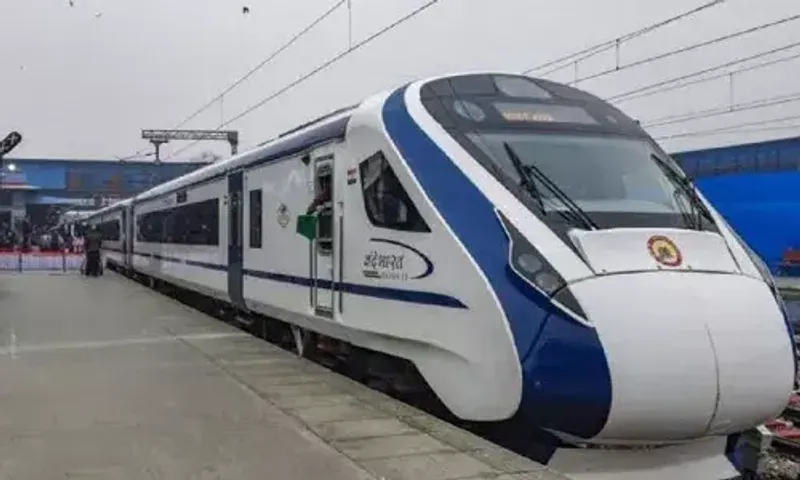 Stone pelted on Howrah-New Jalpaiguri Vande Bharat Express train, windows glass shattered
