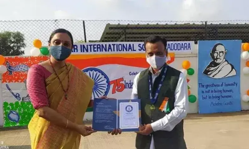 Vadodara art teacher registered his name in Guinness Book of World Records