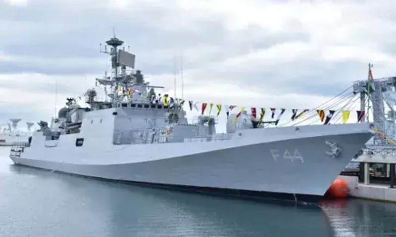INS Tabar received ceremonial guard at Port of Brest in France
