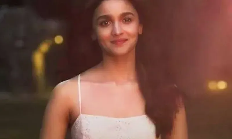 Brahmastra teaser introduces fans to Alia's Isha on actor's birthday