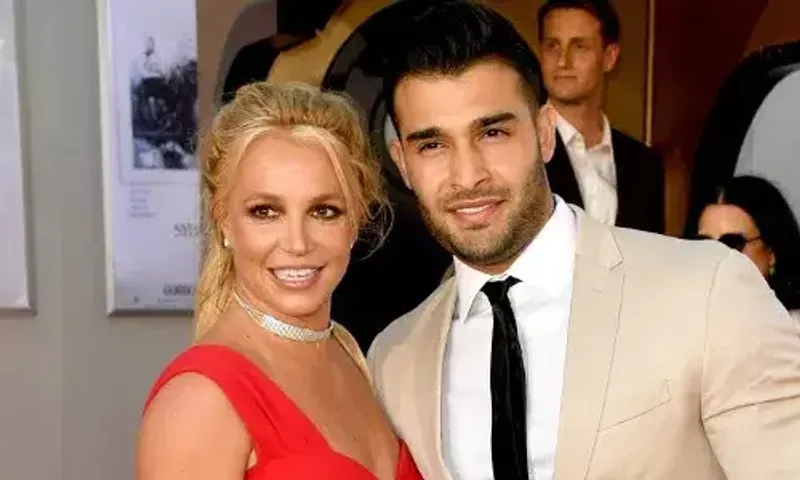 Britney Spears announces miscarriage