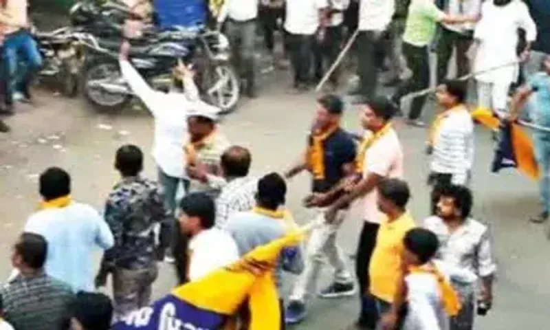 Roadshow in Surat: AAP, BJP workers clash