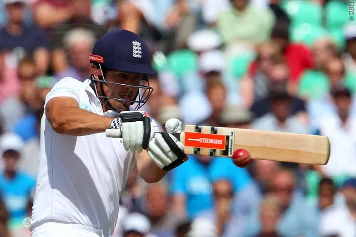 England post big total in 1st innings
