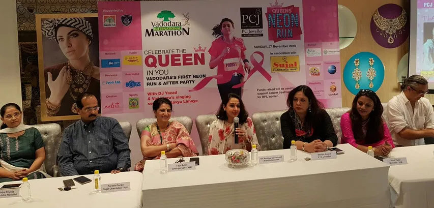 Neon run in Vadodara for awareness about breast cancer in women