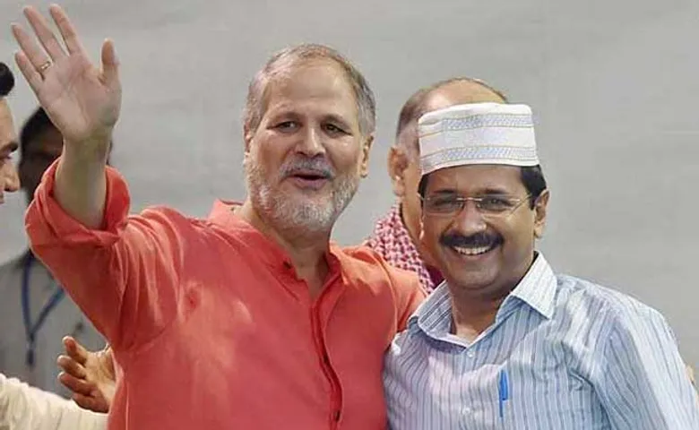Kejriwal breaks bread with Jung