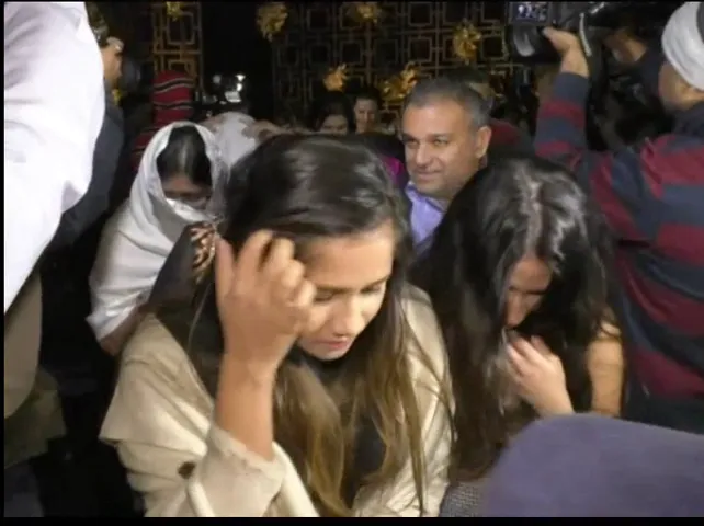 High profile party bursted in Vadodara, watch live footage