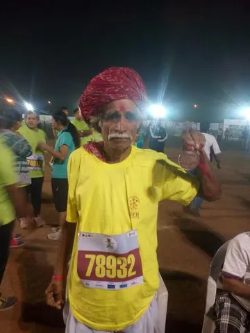 Senior citizens motivate youngsters to run for good health