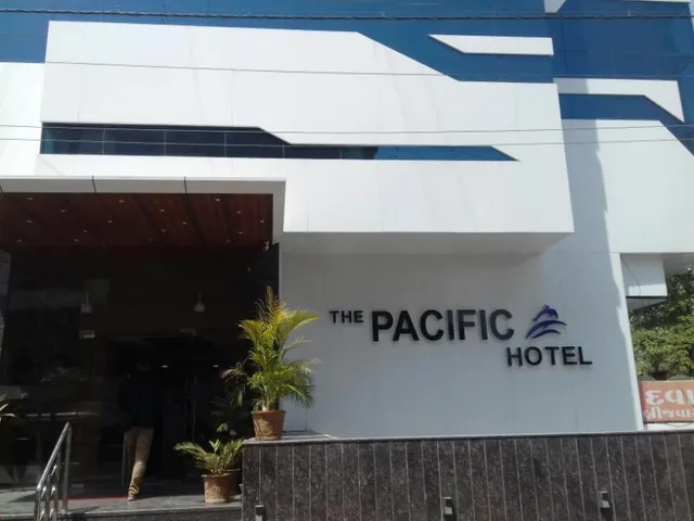 Surat youth commits suicide in Vadodara hotel