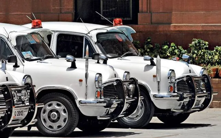 No red beacons on official vehicles from May 1: Jaitley