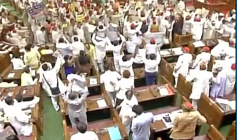 Opposition throws papers on Governor in UP Assembly