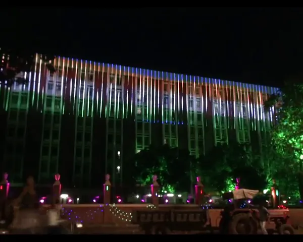 Government offices lighten up for 15th August