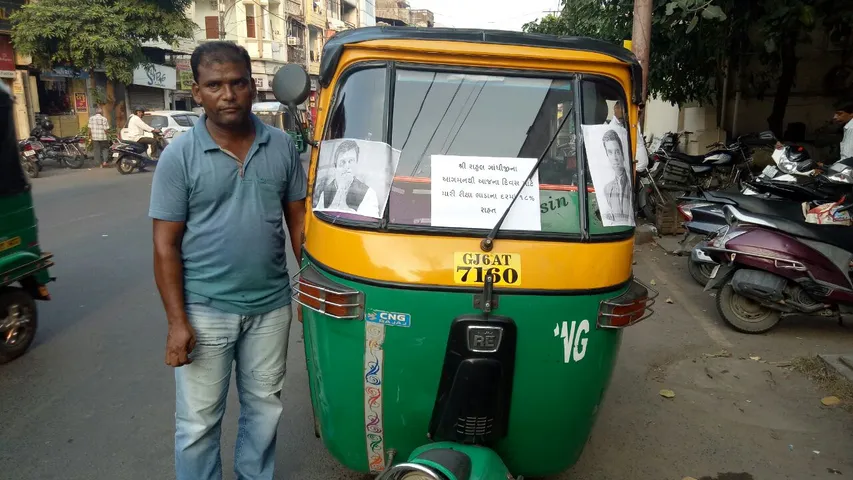 Fan of Rahul Gandhi gives 18% discount on auto fare