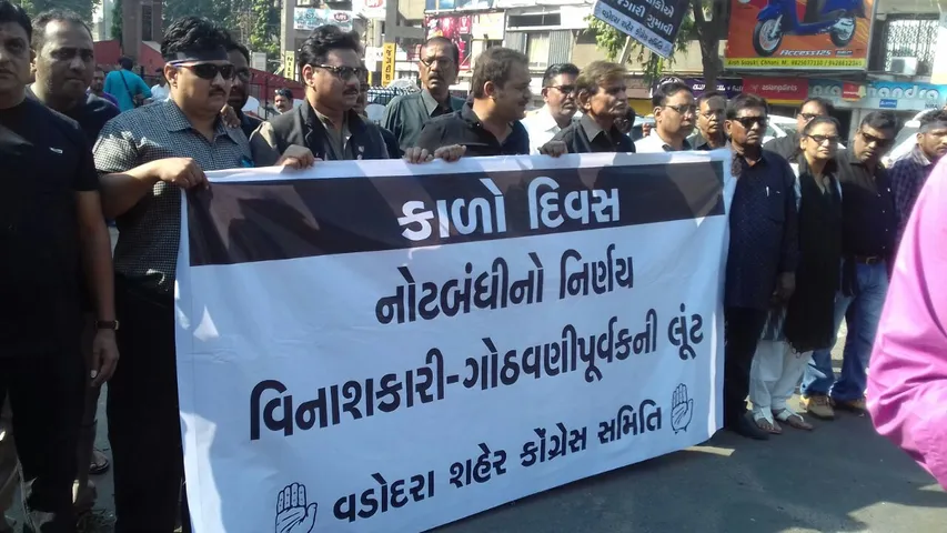 Vadodara Congress celebrates Black Day on 1st year completion of Demonetisation