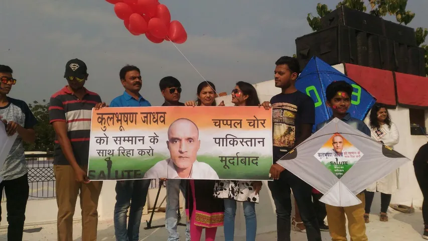 Youngsters demand release of Kulbhushan Jadhav with special kites