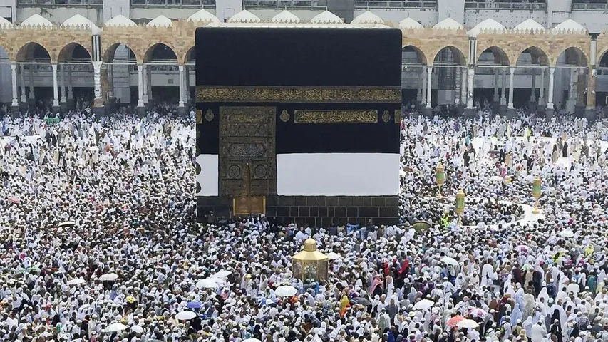 #Mosquemetoo trending all over the world