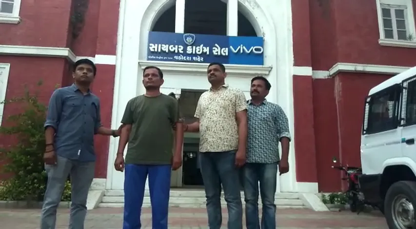 Vadodara crime branch arrested one for cheating