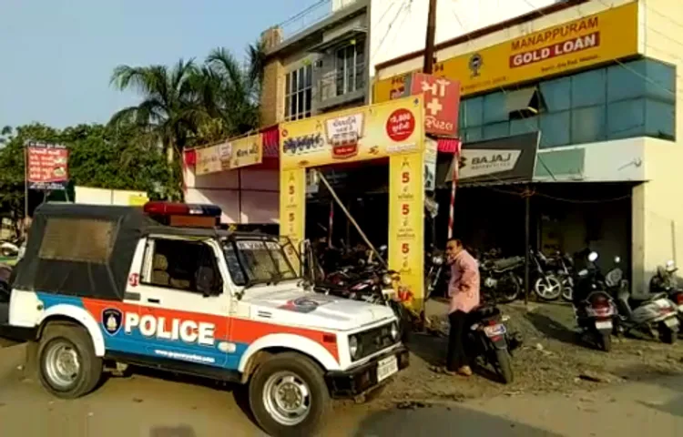 Four unknown persons attempt robbery inside the Mannapuram Gold office at Ajwa road in Vadodara