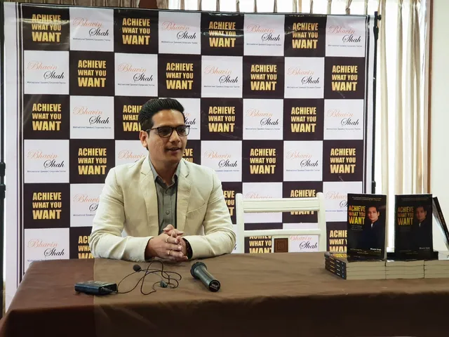 Motivational speaker Bhavin Shah launch his book in Vadodara