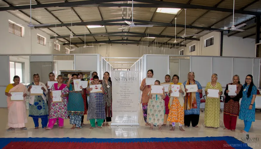 SahityaMitra Himangini Lakhera performed a monologue of the story Fatima and her Umbrella