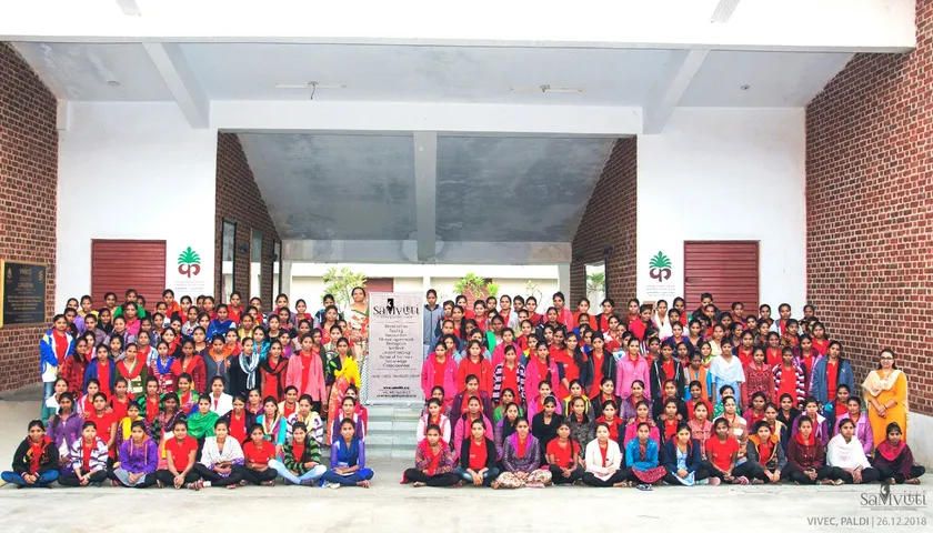 SahityaMitra Mital Shah performed monologue of story Bhikharin to tribal girls