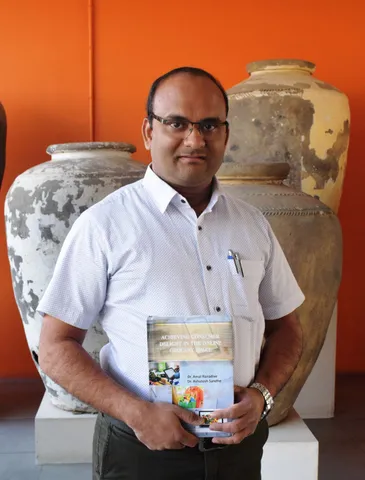 Research on Internet Grocery Consumers by NUV Assistant Professor