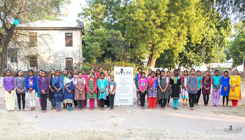 SahityaMitra Chaiti Vinod Salunke shared a biographical story of 'poems of Meera Bai'