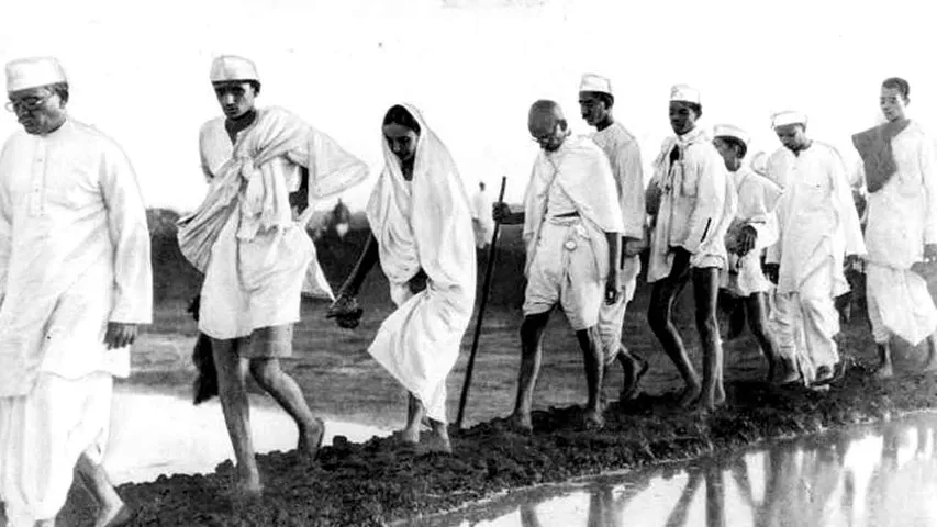 'Mahatma Gandhi Wanted Congress Disbanded After 1947': PM Modi's Attack as Party Meets in Gujarat