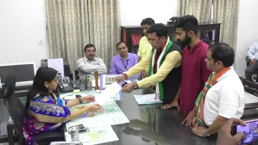 Vadodara Congress gives complaint of violation of model code of conduct against CM Vijay Rupani