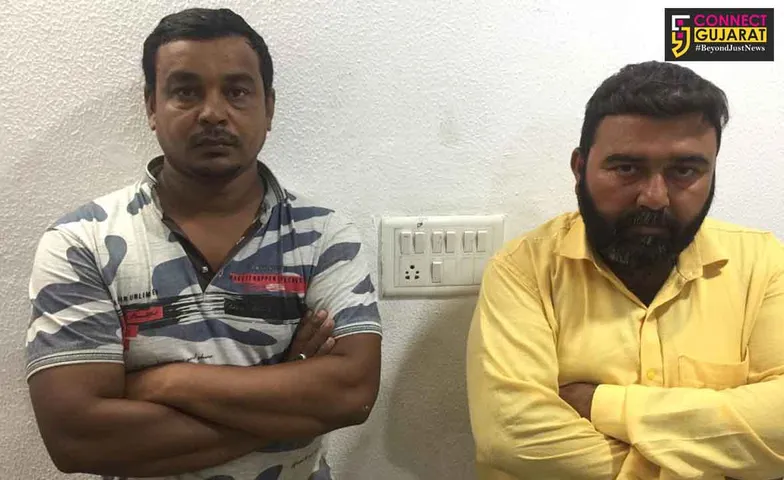 Vadodara police two for robbed a rickshaw driver