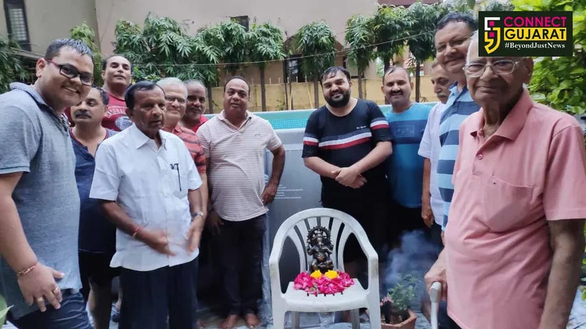 Indraprasth Yuvak Mandal from Vadodara import artificial pond for immersion of clay idols