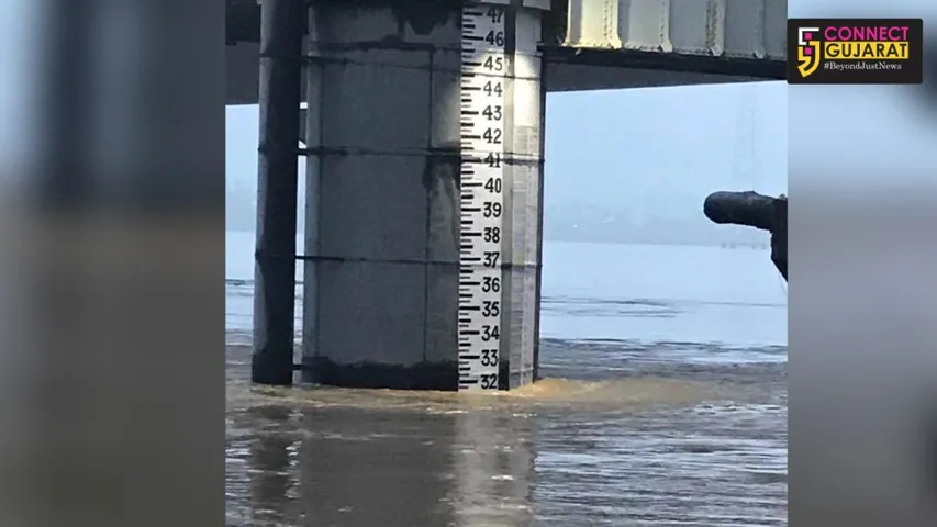 Narmada river flows at 31.50 at Golden Bridge