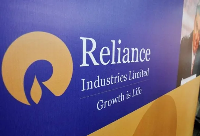 Reliance becomes first company to create a new bench mark of Rs 9 lakh crore in market cap