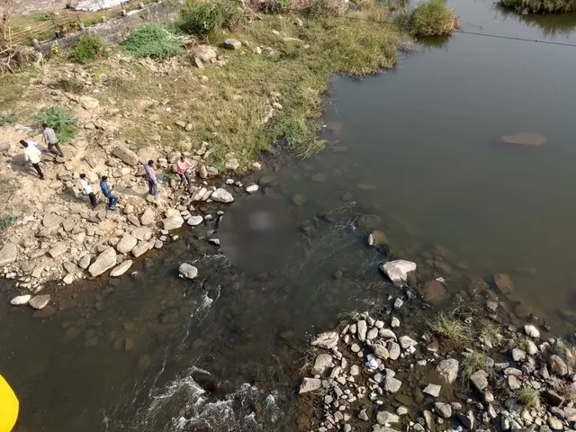 Body of youth recovered with his hand tied under Vejalpur bridge in Waghodia