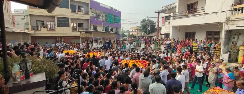 Last rights of Pravin Patel, his wife and brother's wife Sumitra Patel performed on Wednesday