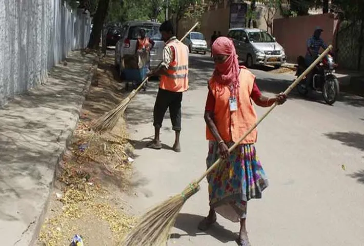 Sources: 7,000 engineers, graduates applied for 549 sanitary worker posts