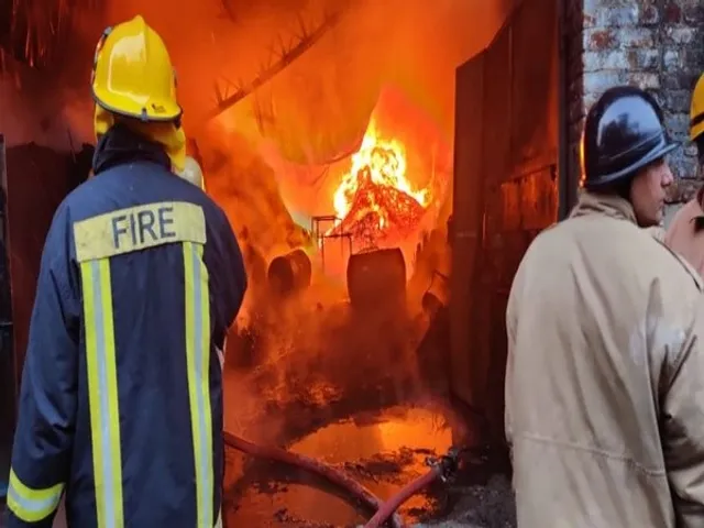 Delhi: Fire breaks out at Godown in Mundka, no casualties reported till now