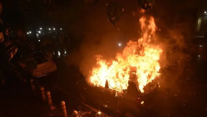 Delhi Police used Lathi-charge & water cannons to disperse a crowd over rising violence