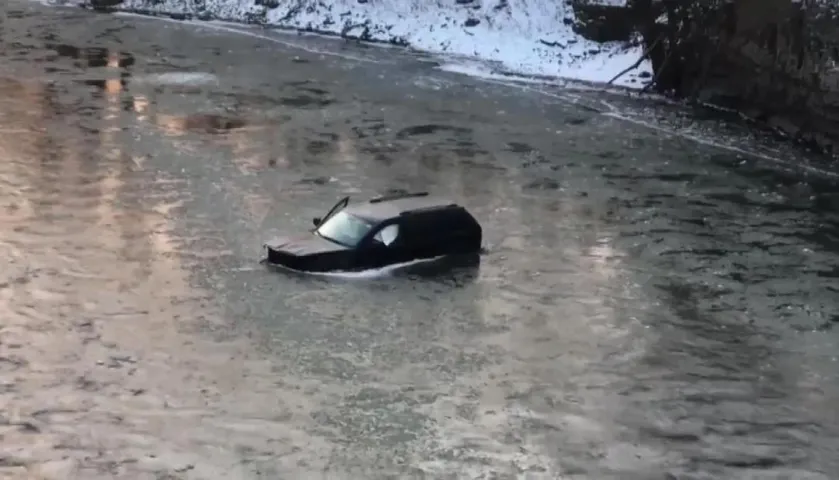 Man was rescued after shouting, ‘Siri, call 911,’ after his car dived into an icy river