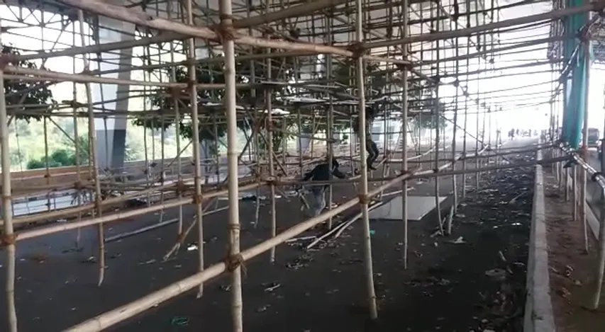 Three labourers got injured after the scaffolding broke down in Vadodara