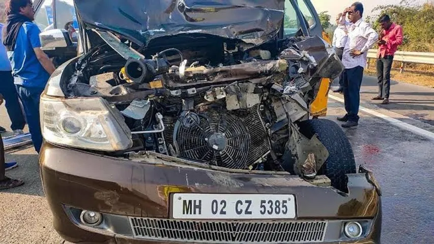 Shabana Azmi in ICU after car crash on Mumbai-Pune Expressway