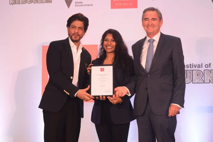Shah Rukh Khan Awards the Ph.D. scholarship named after him to a girl from Kerala