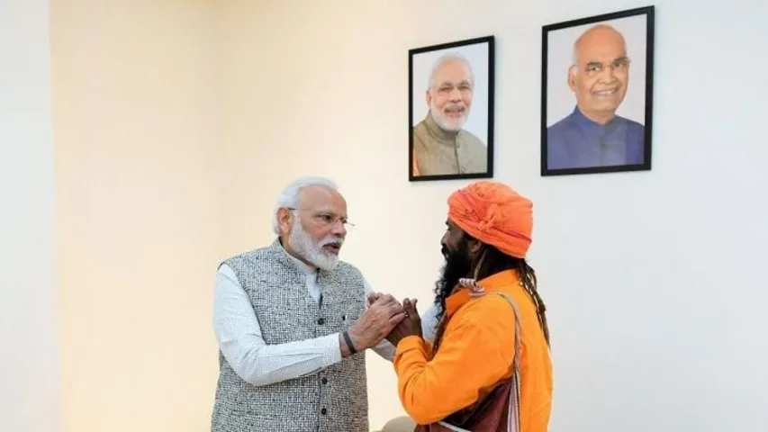 PM Modi meets rickshaw puller who sent him invitation for daughter’s wedding