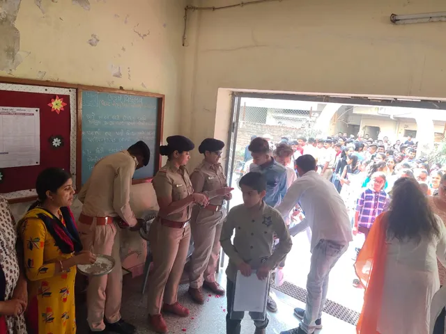 Vadodara police welcome board students with roses